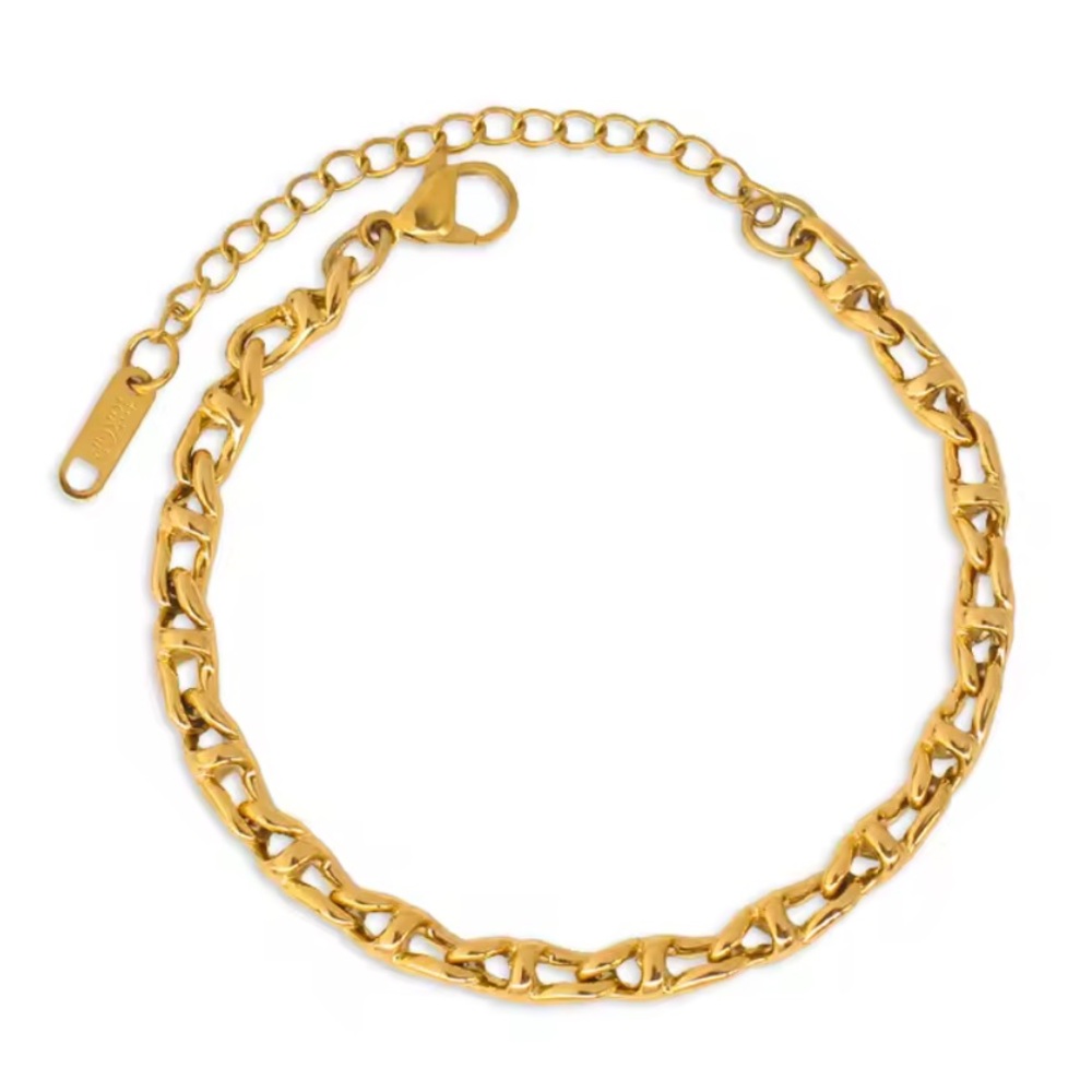 Elegant Gold Chain Bracelet